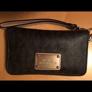 Michael Kors Signature Wallet